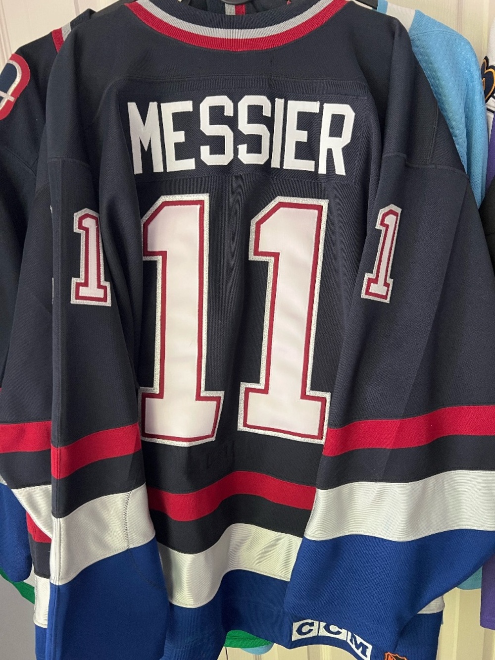 Mark Messier - Canucks 97-98 Jersey - Size 54 - Excellent Condition